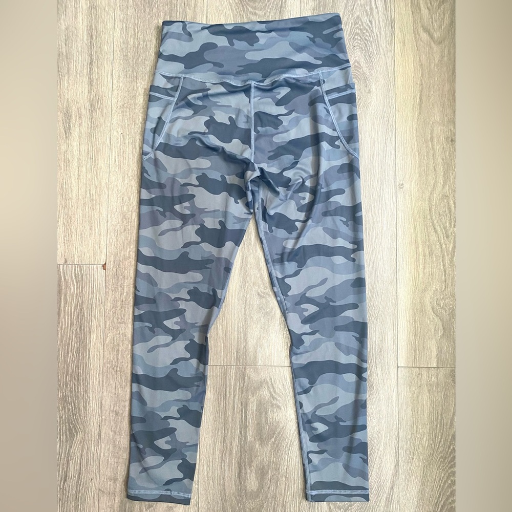NWOT GRAY BLUE CAMO COMPRESSION LEGGINGS SIZE XL POCKETS SPANDEX - Picture 3 of 7
